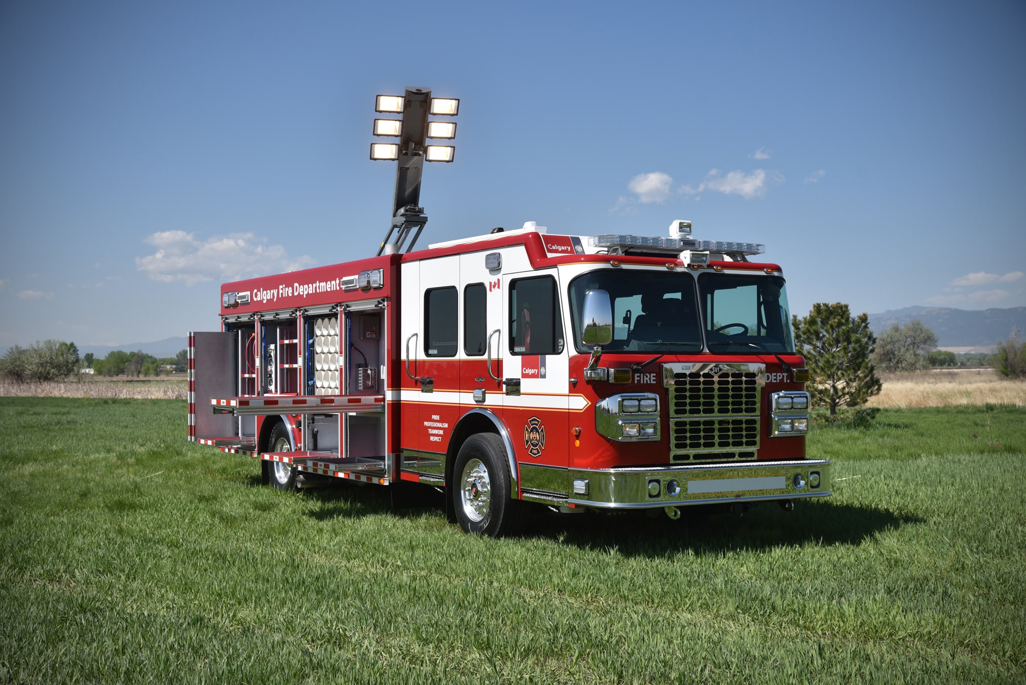 calgary-fire-department-heavy-rescue-1027-1031-svi-trucks