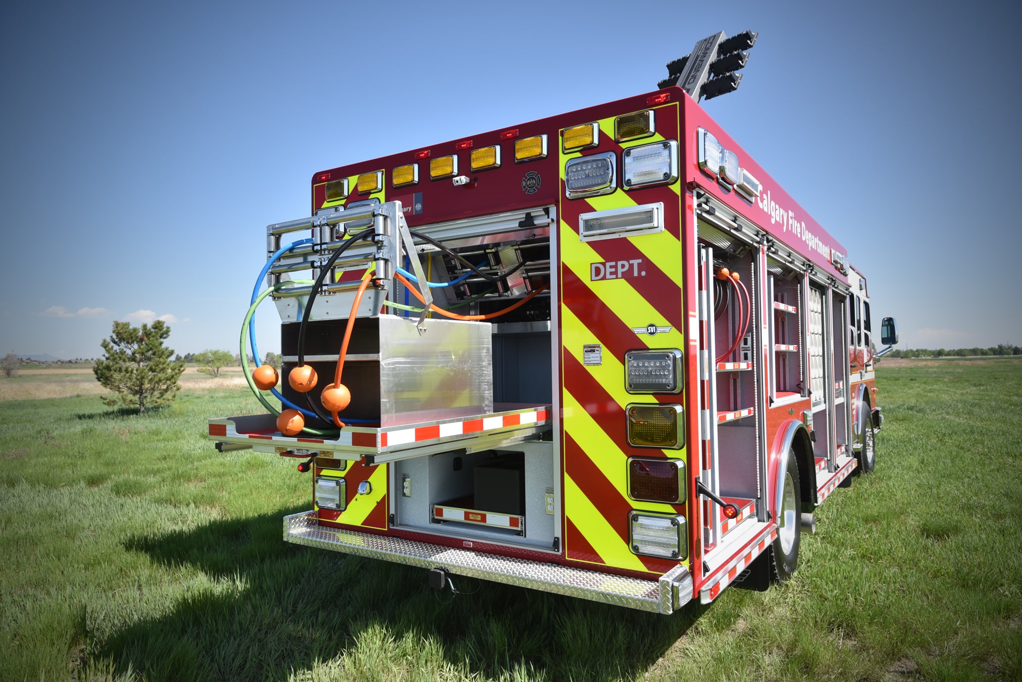 calgary-fire-department-heavy-rescue-1027-1031-svi-trucks