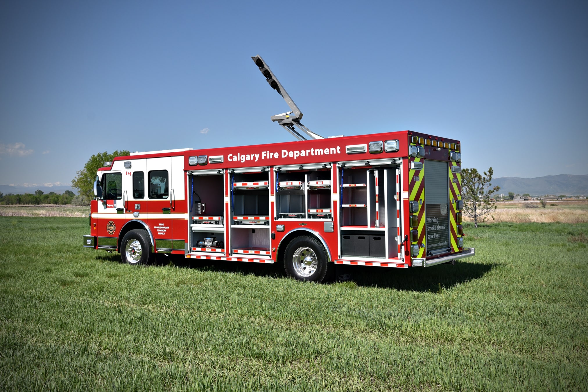 calgary-fire-department-heavy-rescue-1027-1031-svi-trucks