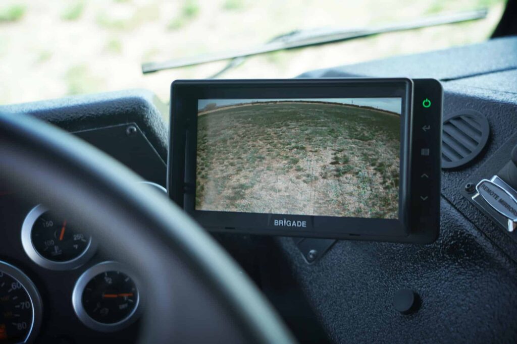 fountain-int-dash-rearCamera