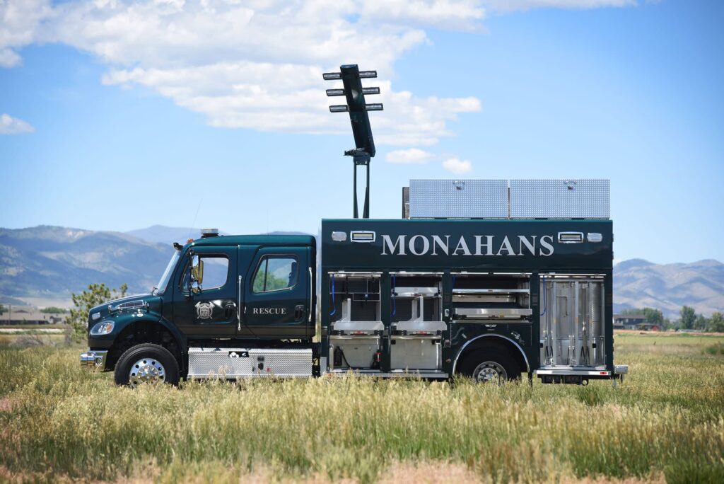 monahans-streetside-open