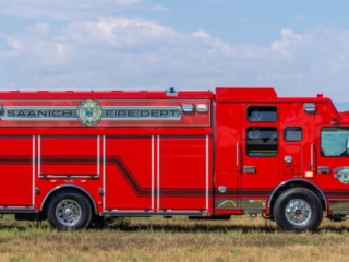 Saanich-Fire-(BC)-Heavy-Rescue-#1287-Curbside