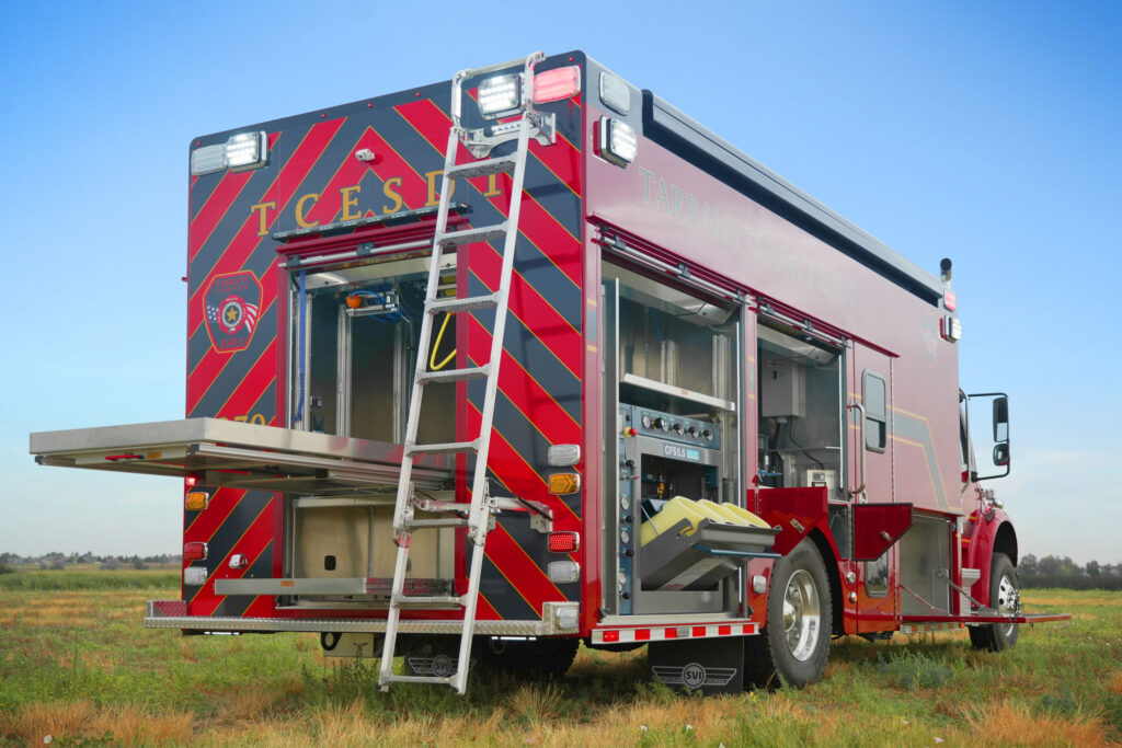 tarrant1332-curbside-rear-glamour