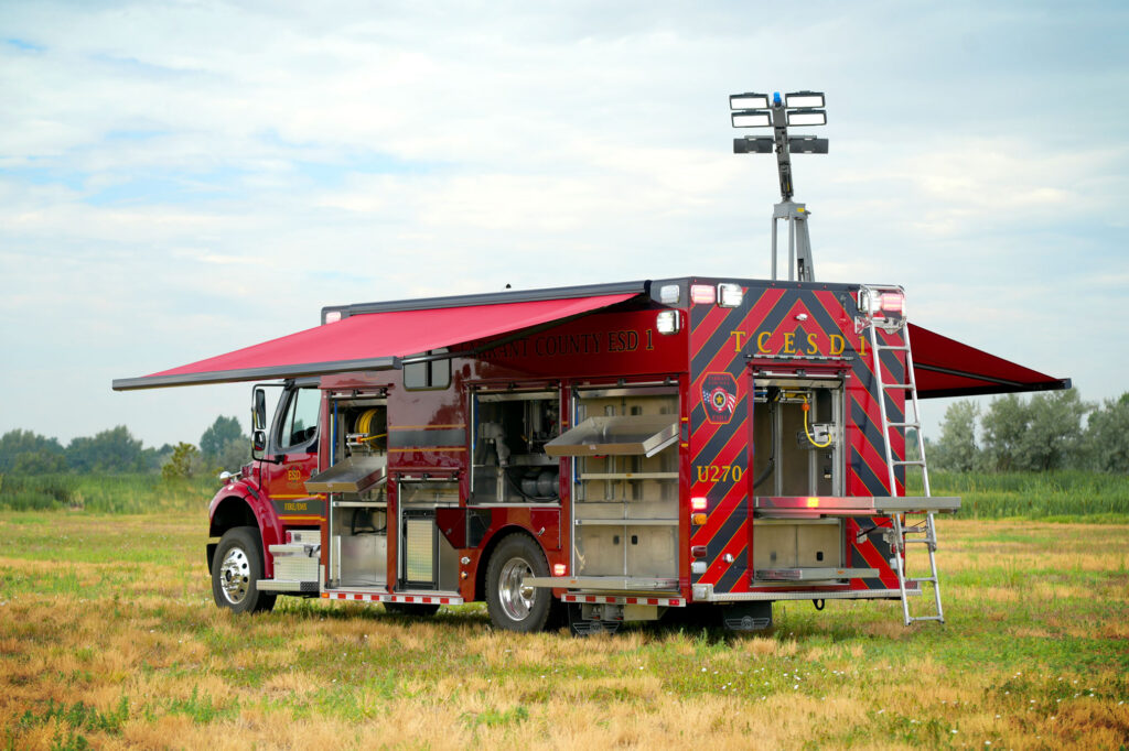 tarrant1332-streetside-rear-awning-open