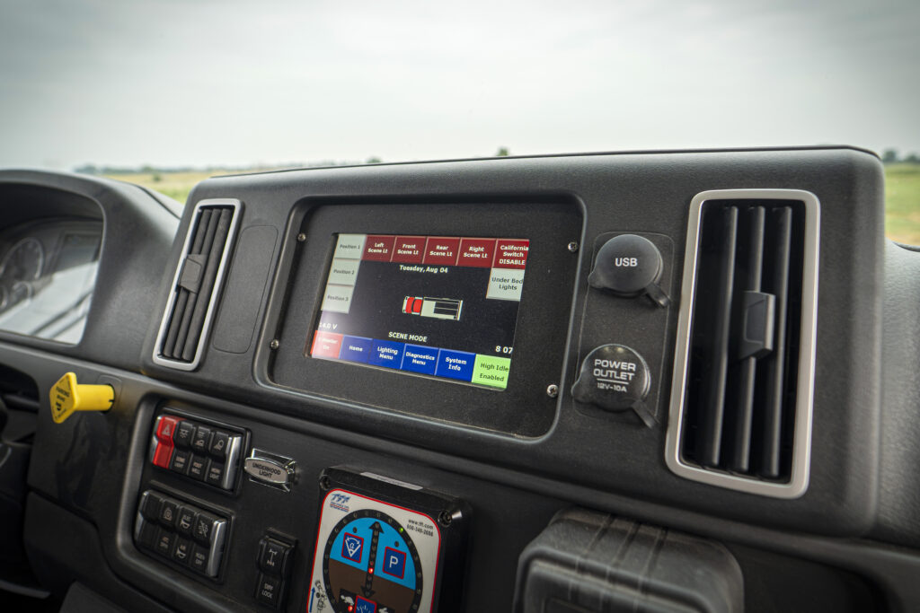 Interior-Screen-1
